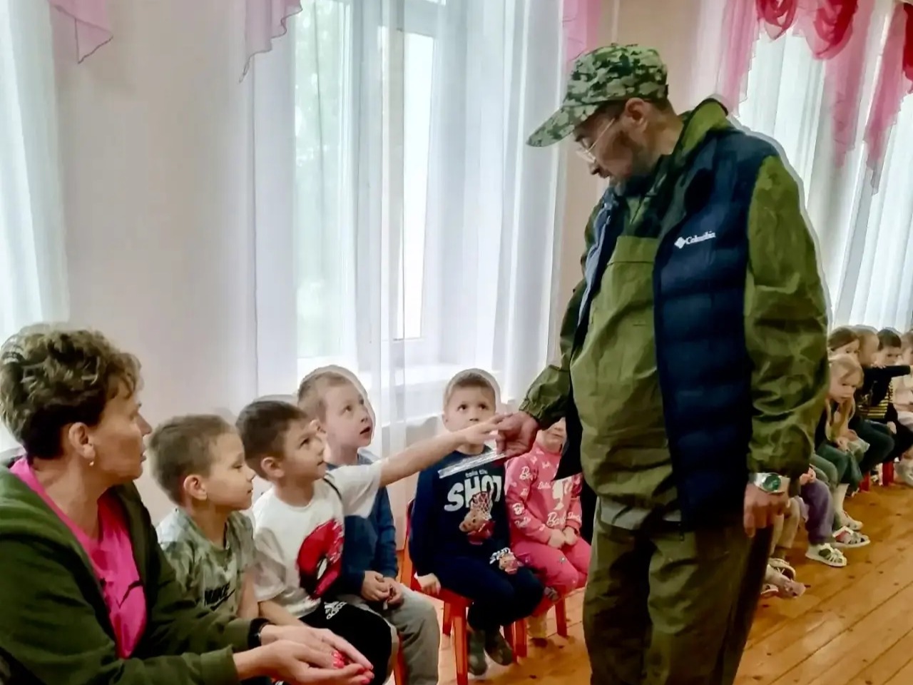 Лесники Кабанского района подарили детскому саду семена голубой ели